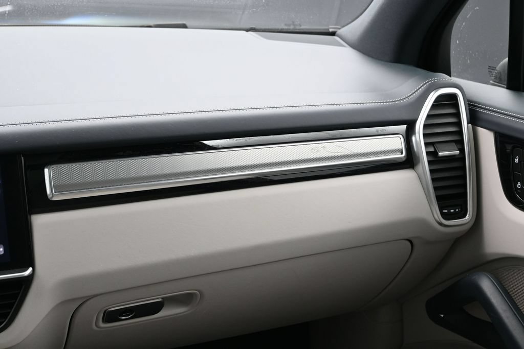 Certified 2023 Porsche Cayenne Platinum Edition AWD/4WD image 21