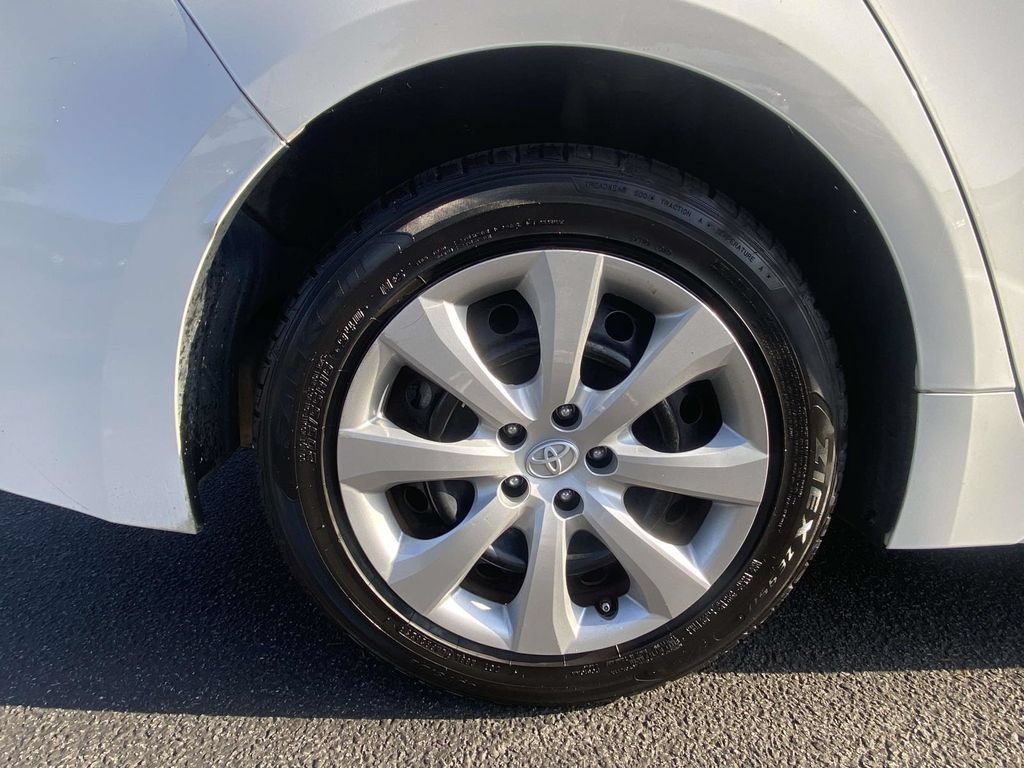 Used 2020 Toyota Corolla LE FWD image 8