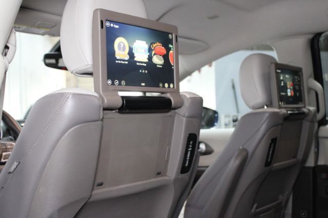 Used 2017 Chrysler Pacifica Touring-L Plus image 2