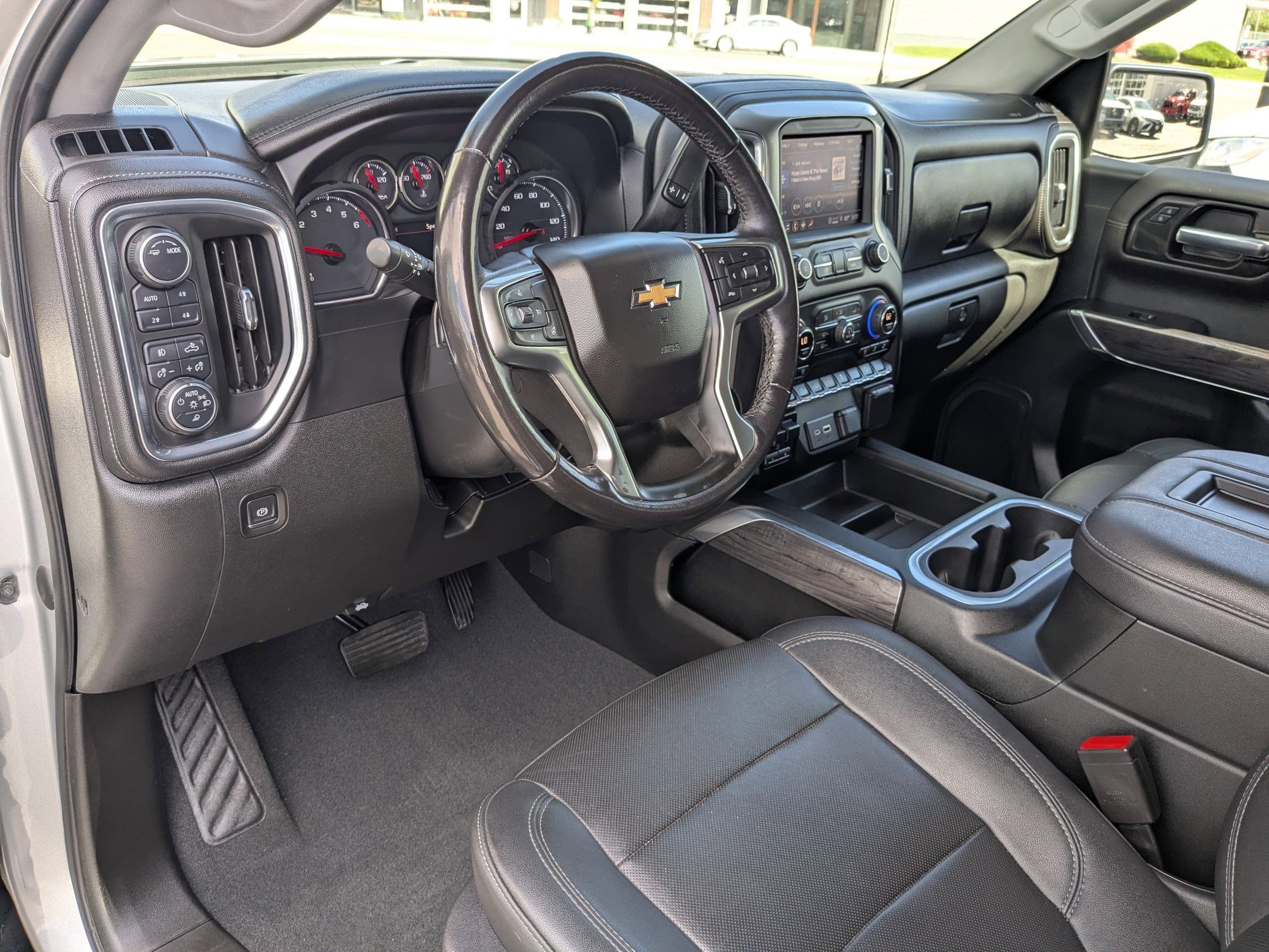 Used 2021 Chevrolet Silverado 1500 LTZ w/ Z71 Off-Road Package AWD/4WD image 16