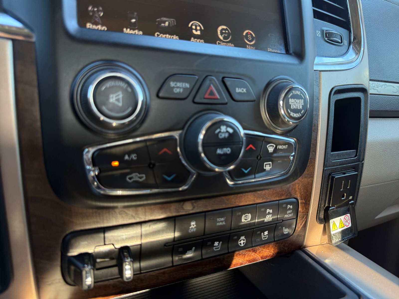 Used 2016 RAM 3500 Laramie Longhorn AWD/4WD image 23