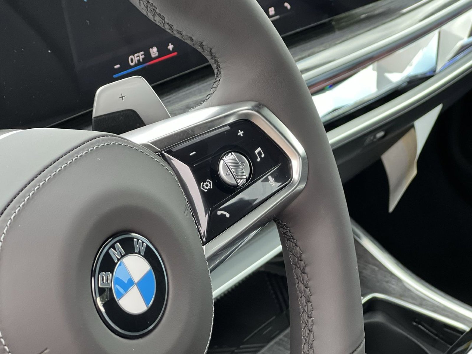 New 2025 BMW 740i xDrive w/ Executive Package image 30