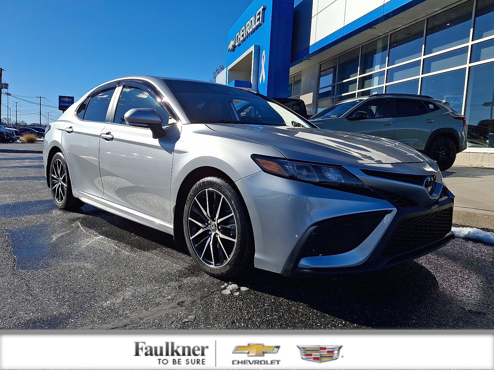 Used 2022 Toyota Camry SE image 1