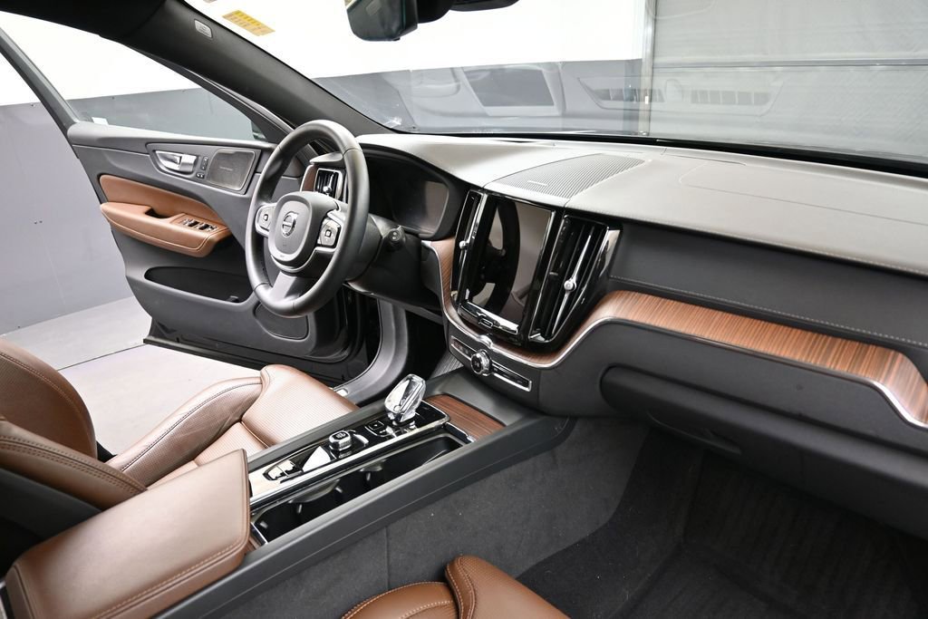 Used 2023 Volvo XC60 B5 Ultimate w/ Climate Package AWD/4WD image 12