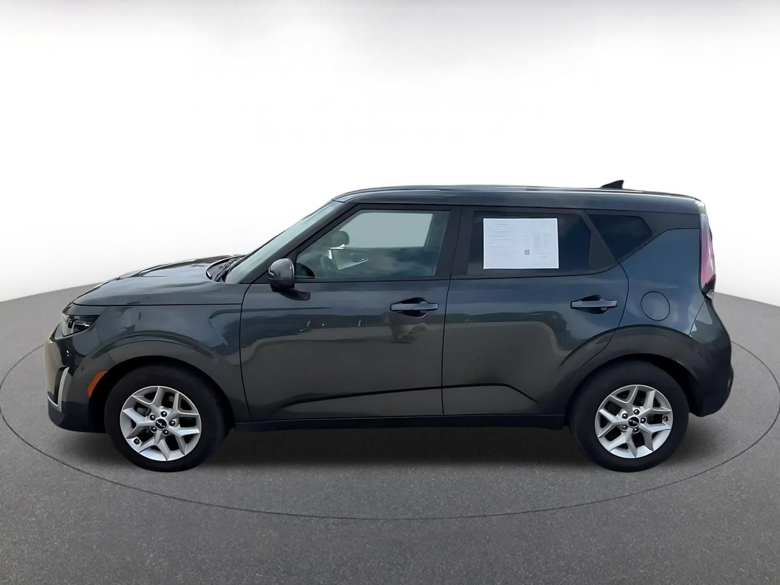 Used 2025 Kia Soul LX w/ LX Technology Package FWD image 8