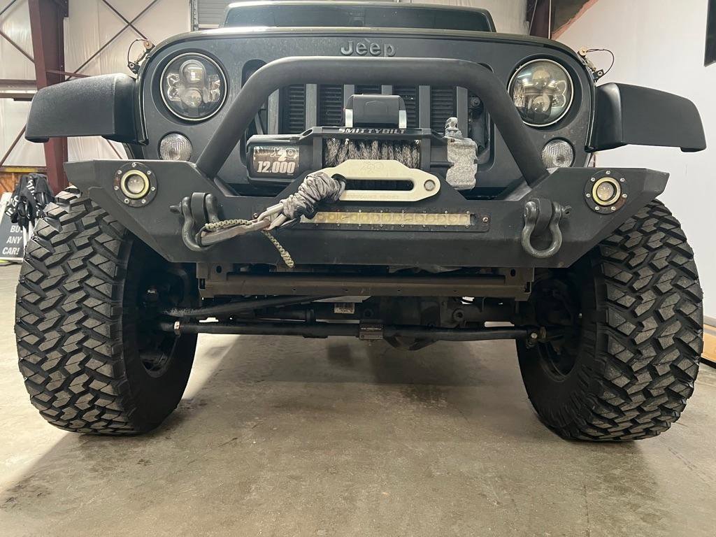 Used 2015 Jeep Wrangler Unlimited Rubicon w/ Connectivity Group image 12