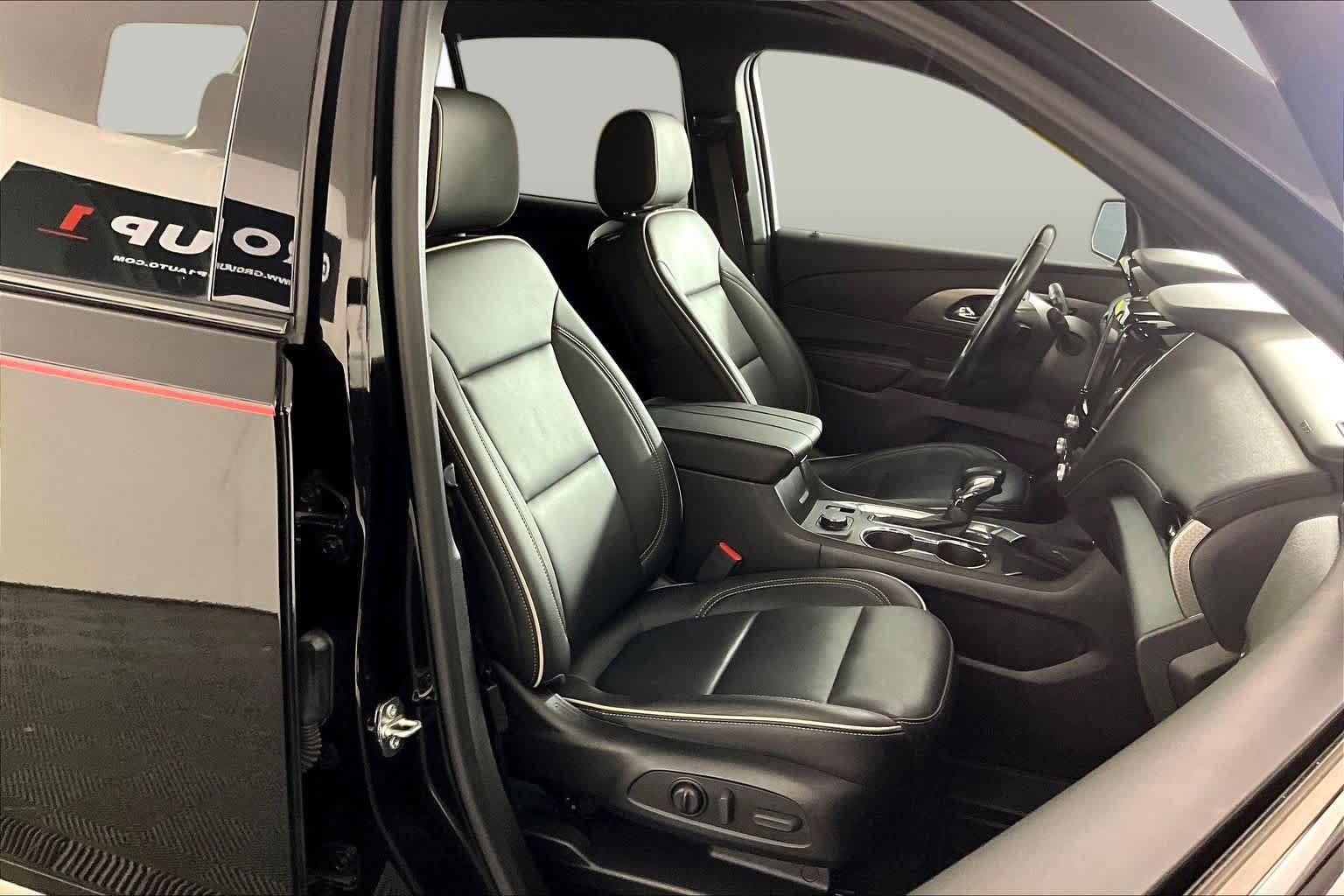Used 2023 Chevrolet Traverse Premier w/ Redline Edition FWD image 9