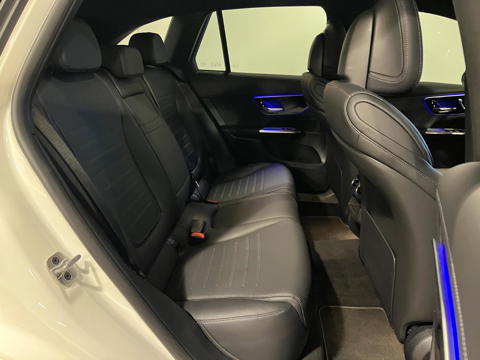 Used 2026 Mercedes-Benz GLC 350e 4MATIC image 37