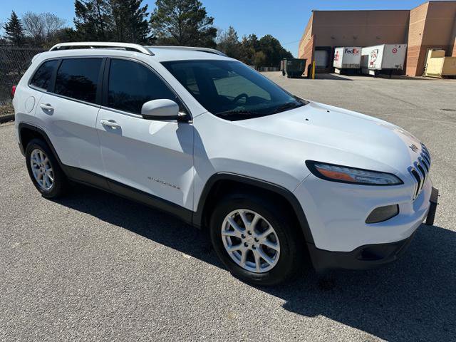 Used 2018 Jeep Cherokee Latitude Plus AWD/4WD image 34