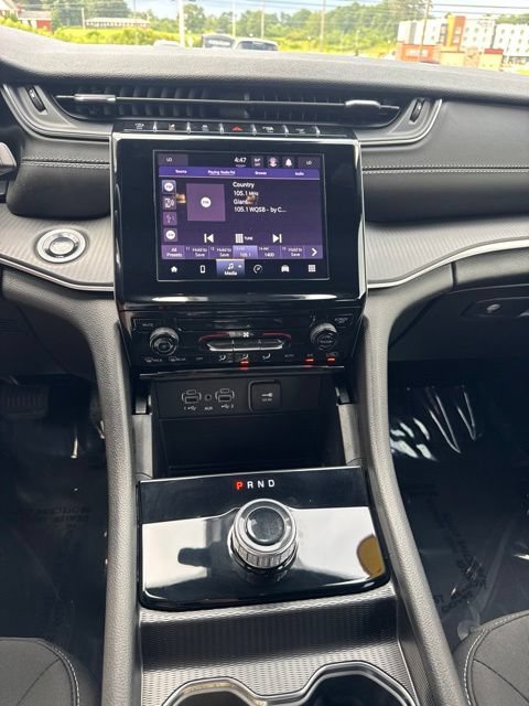 Used 2025 Jeep Grand Cherokee Laredo RWD image 17
