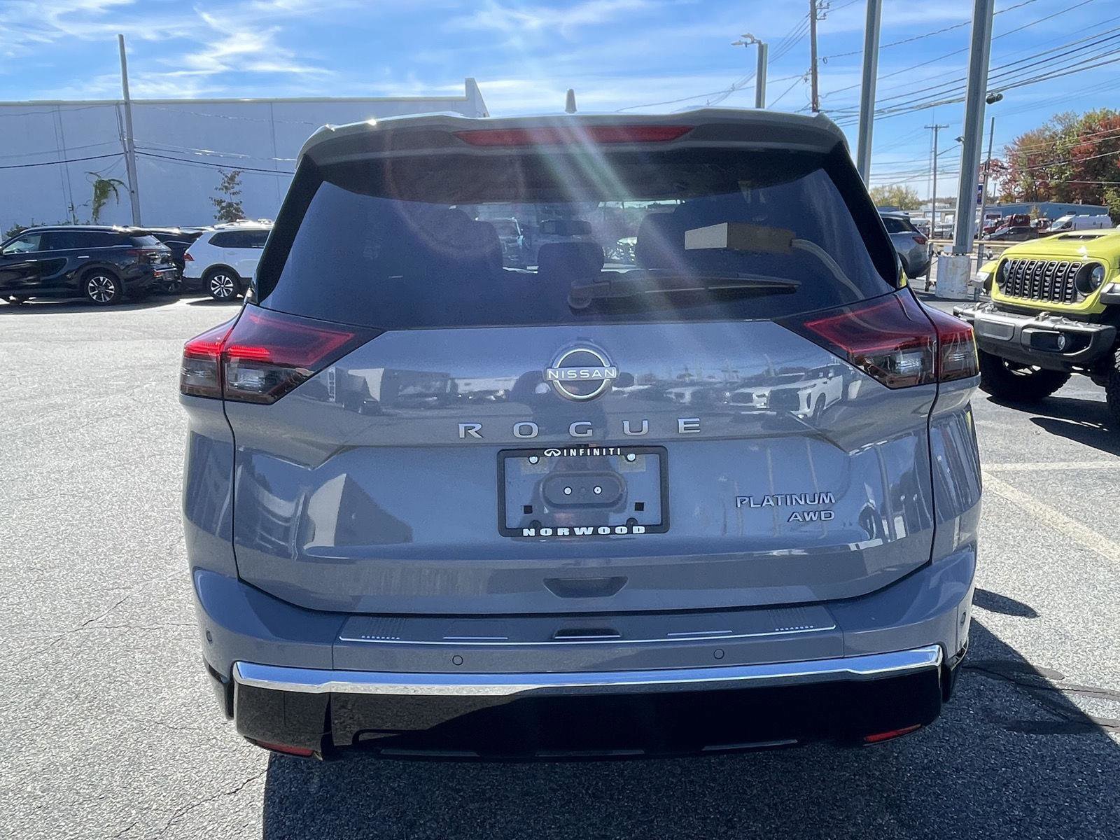 Used 2024 Nissan Rogue Platinum image 6