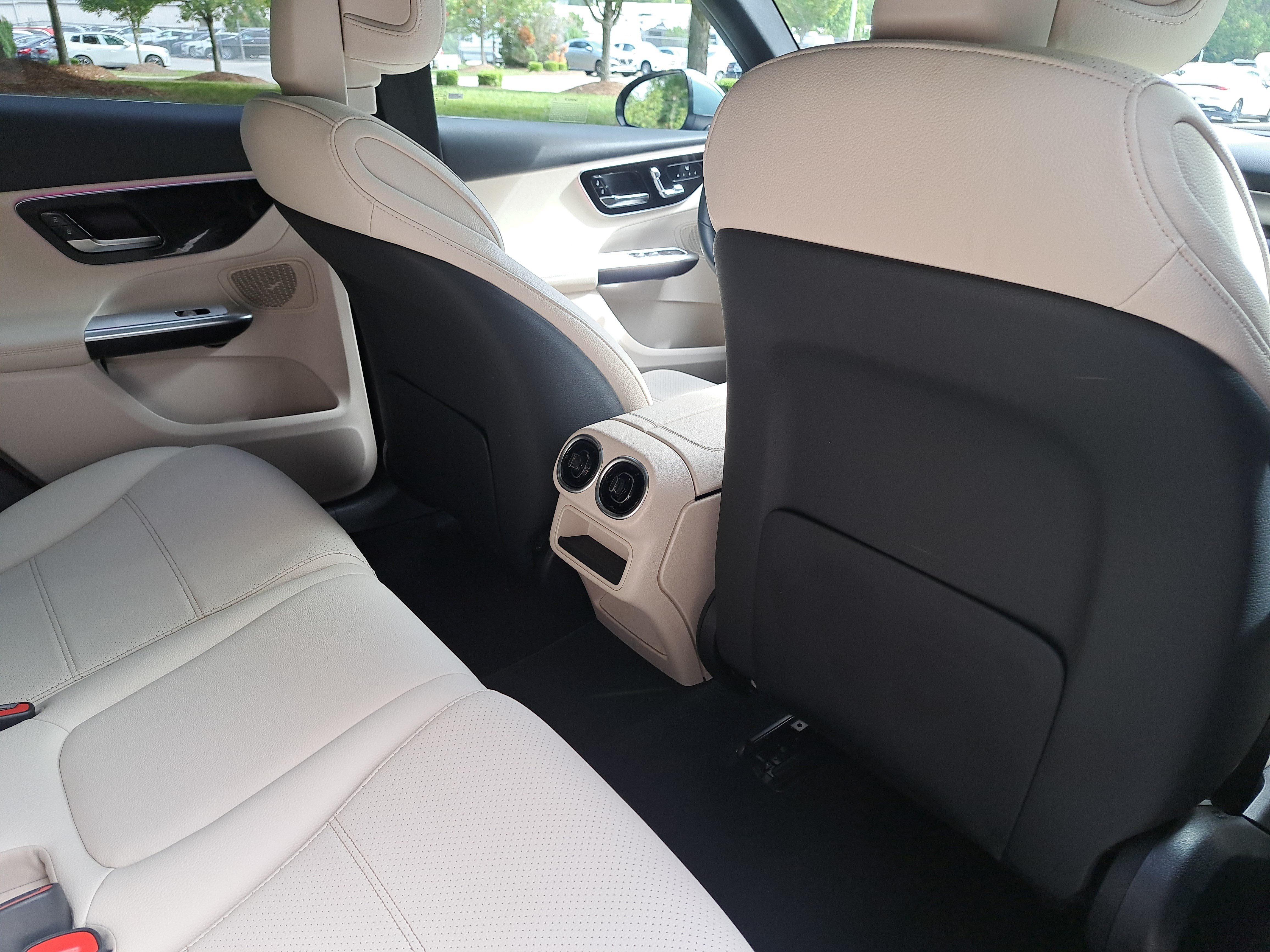 Used 2026 Mercedes-Benz GLC 300 image 12