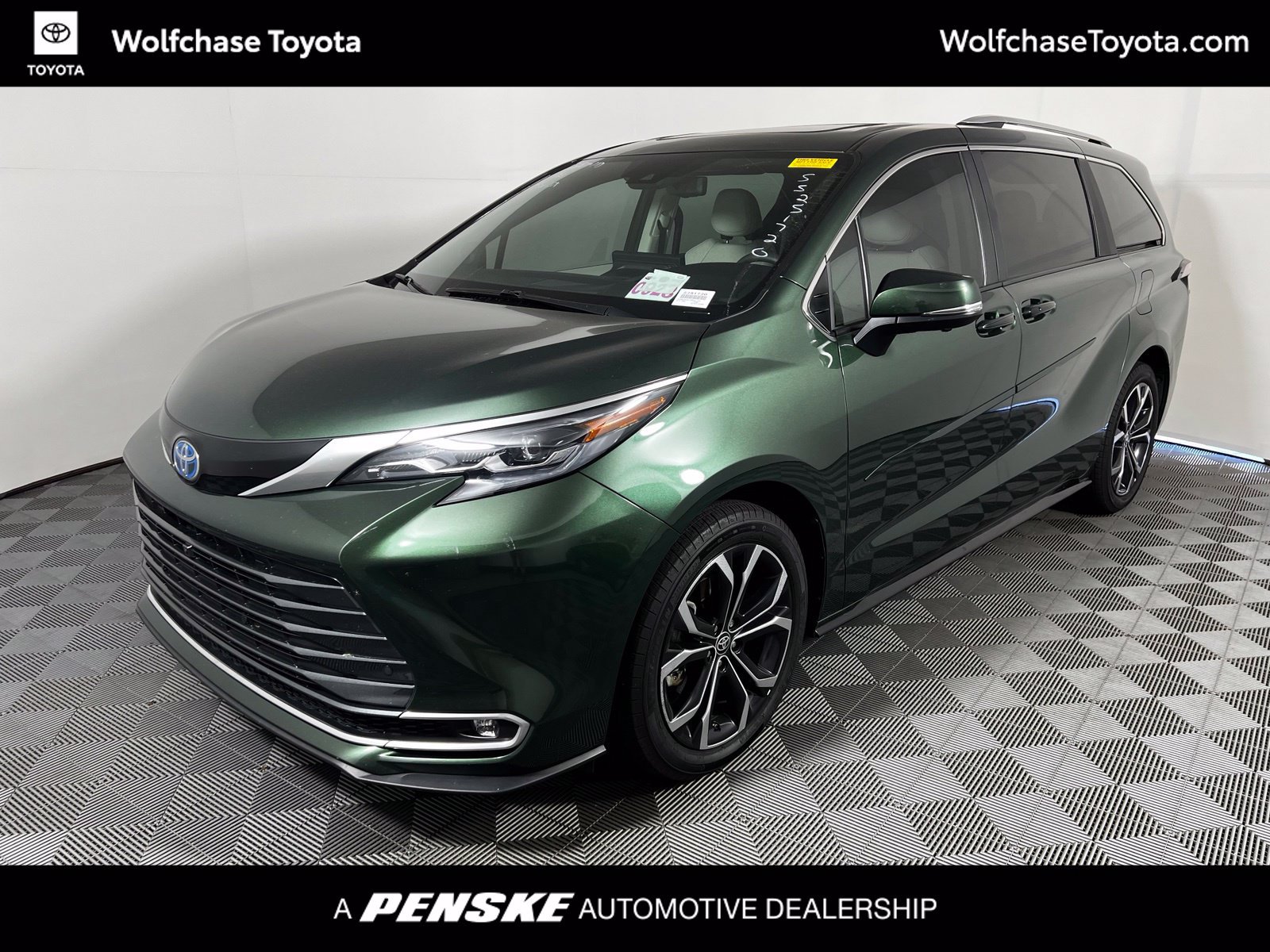 Certified 2025 Toyota Sienna Platinum