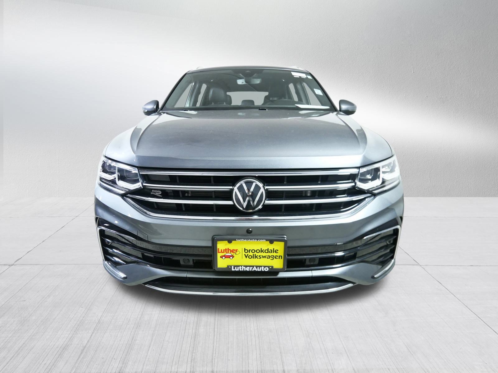 Used 2023 Volkswagen Tiguan SEL R-Line image 2
