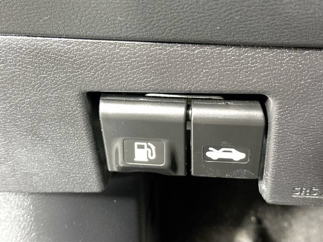 Used 2023 Nissan Versa SV FWD image 21