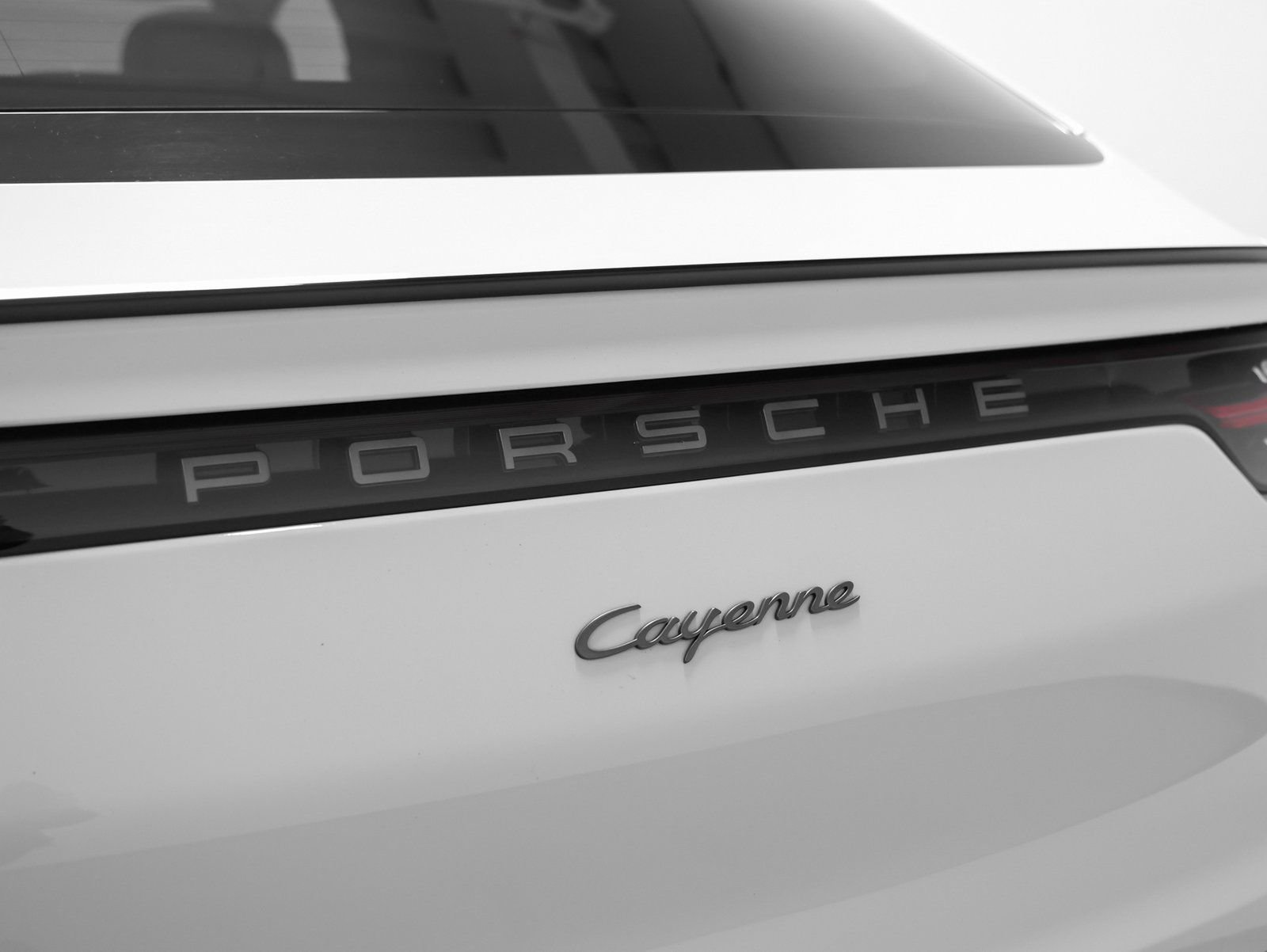 Used 2022 Porsche Cayenne Platinum Edition image 18