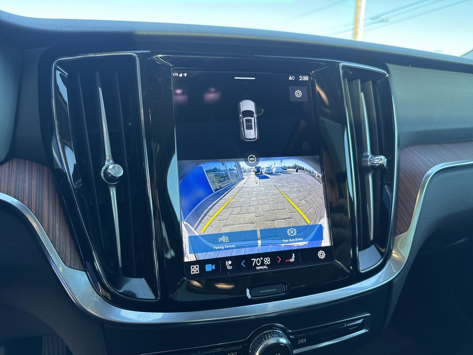 Used 2024 Volvo V60 B5 Cross Country Plus image 23