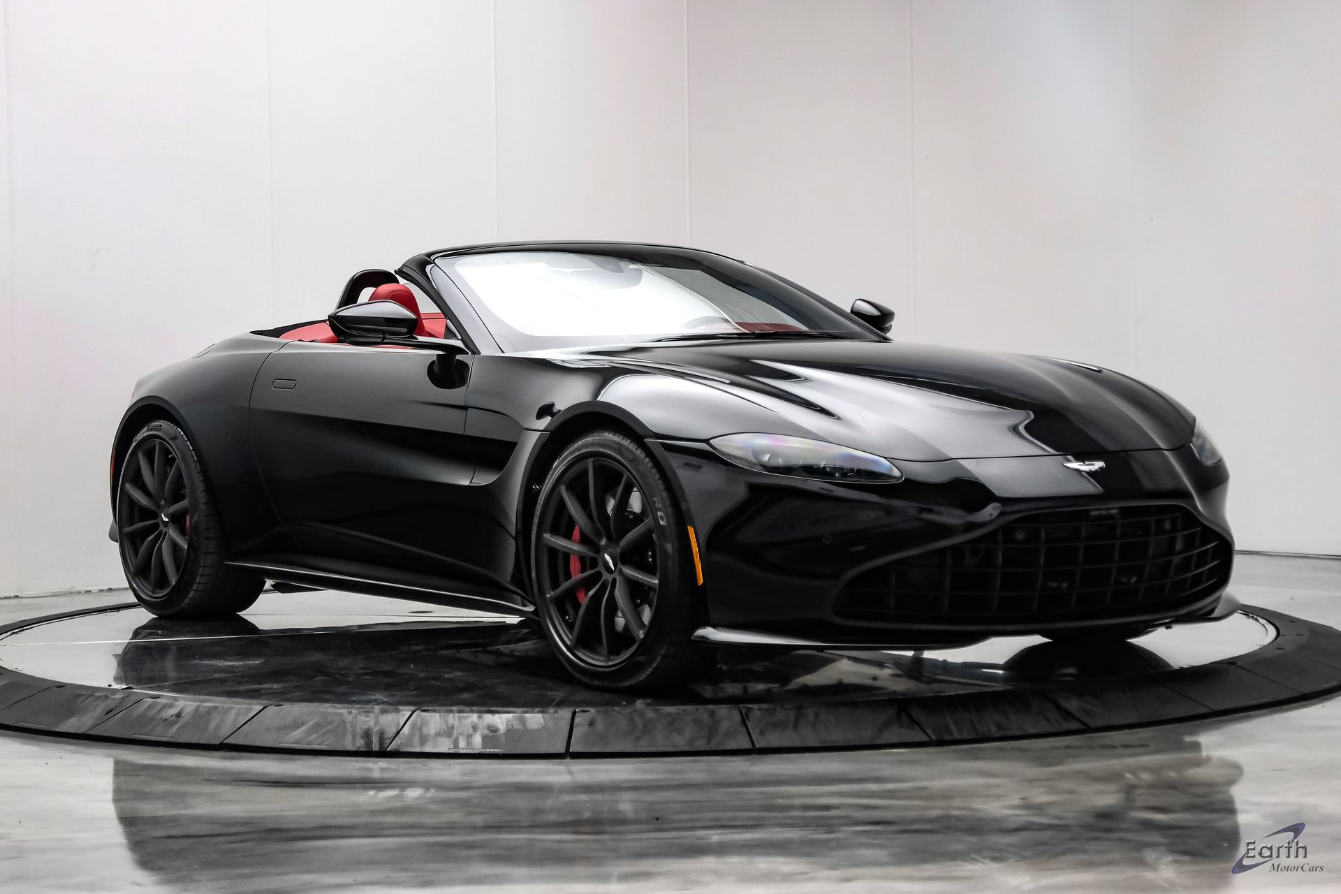 Used 2022 Aston Martin V8 Vantage Roadster RWD image 29