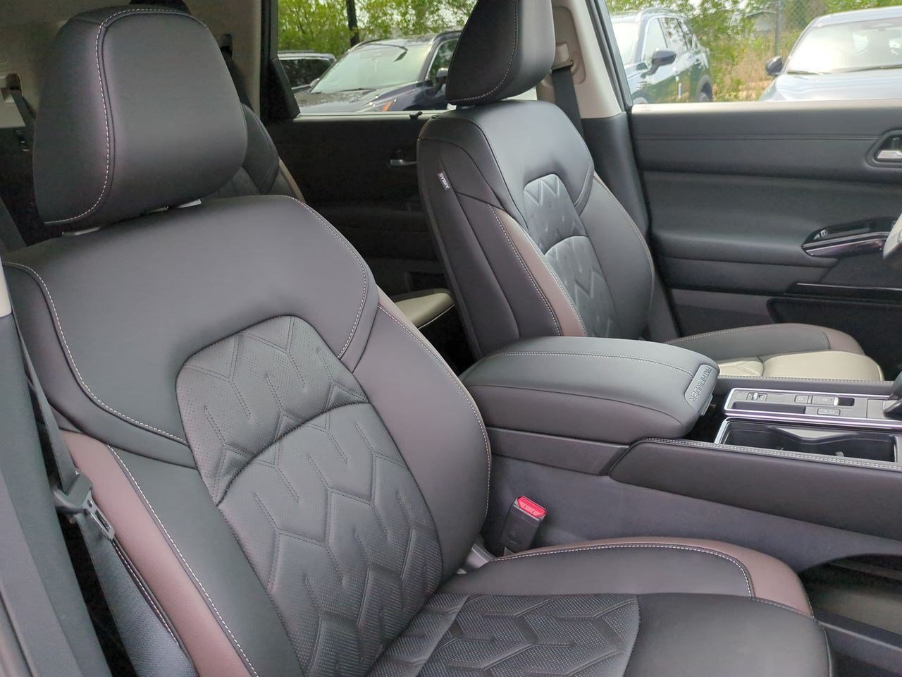 New 2026 Nissan Pathfinder Platinum w/ Accent Package FWD image 41