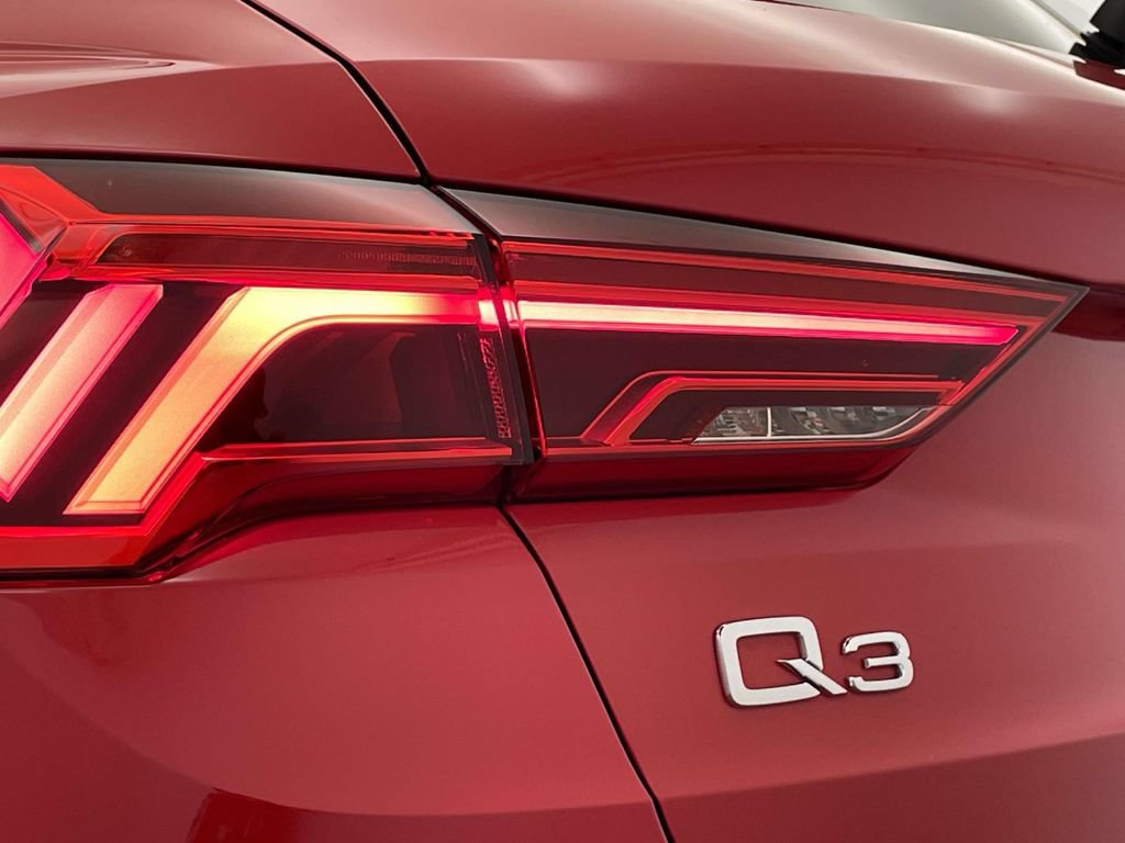 Certified 2025 Audi Q3 2.0T Premium w/ Convenience Package AWD/4WD image 16