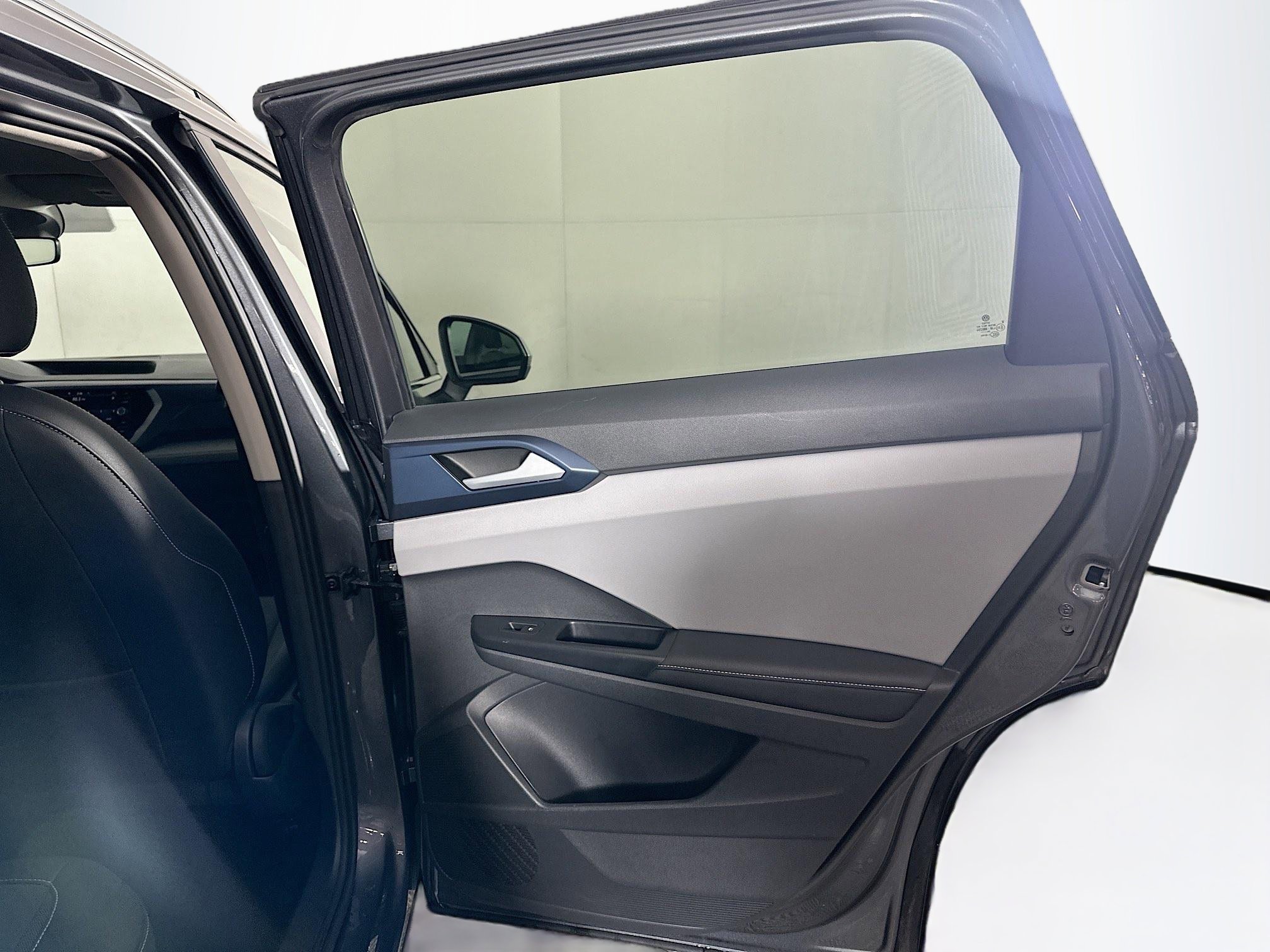 Used 2024 Volkswagen Taos SE image 27