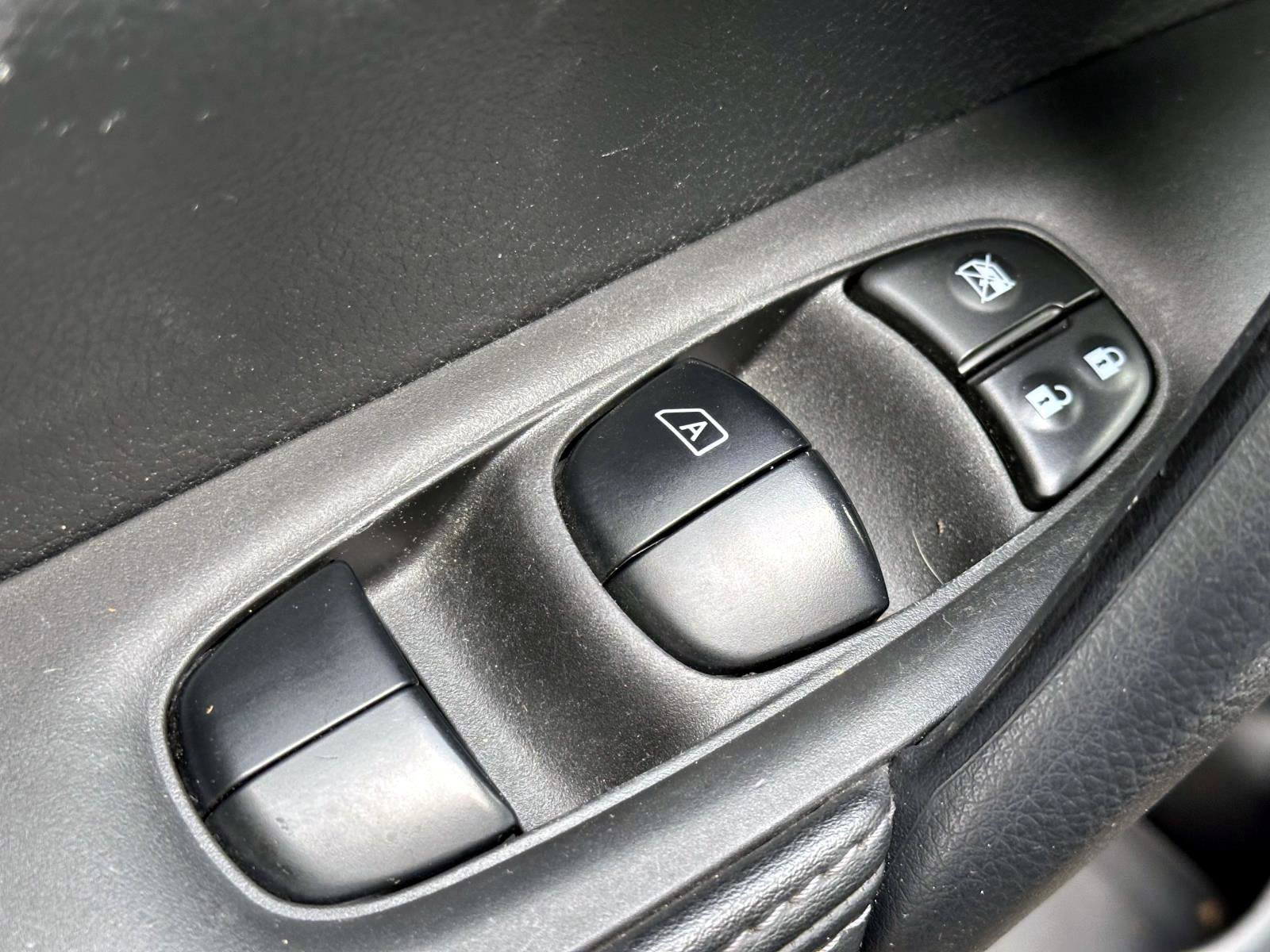 Certified 2021 Nissan Rogue Sport SV AWD/4WD image 16