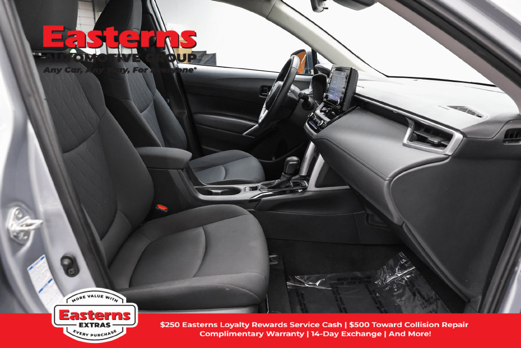 Used 2022 Toyota Corolla Cross LE AWD/4WD image 25