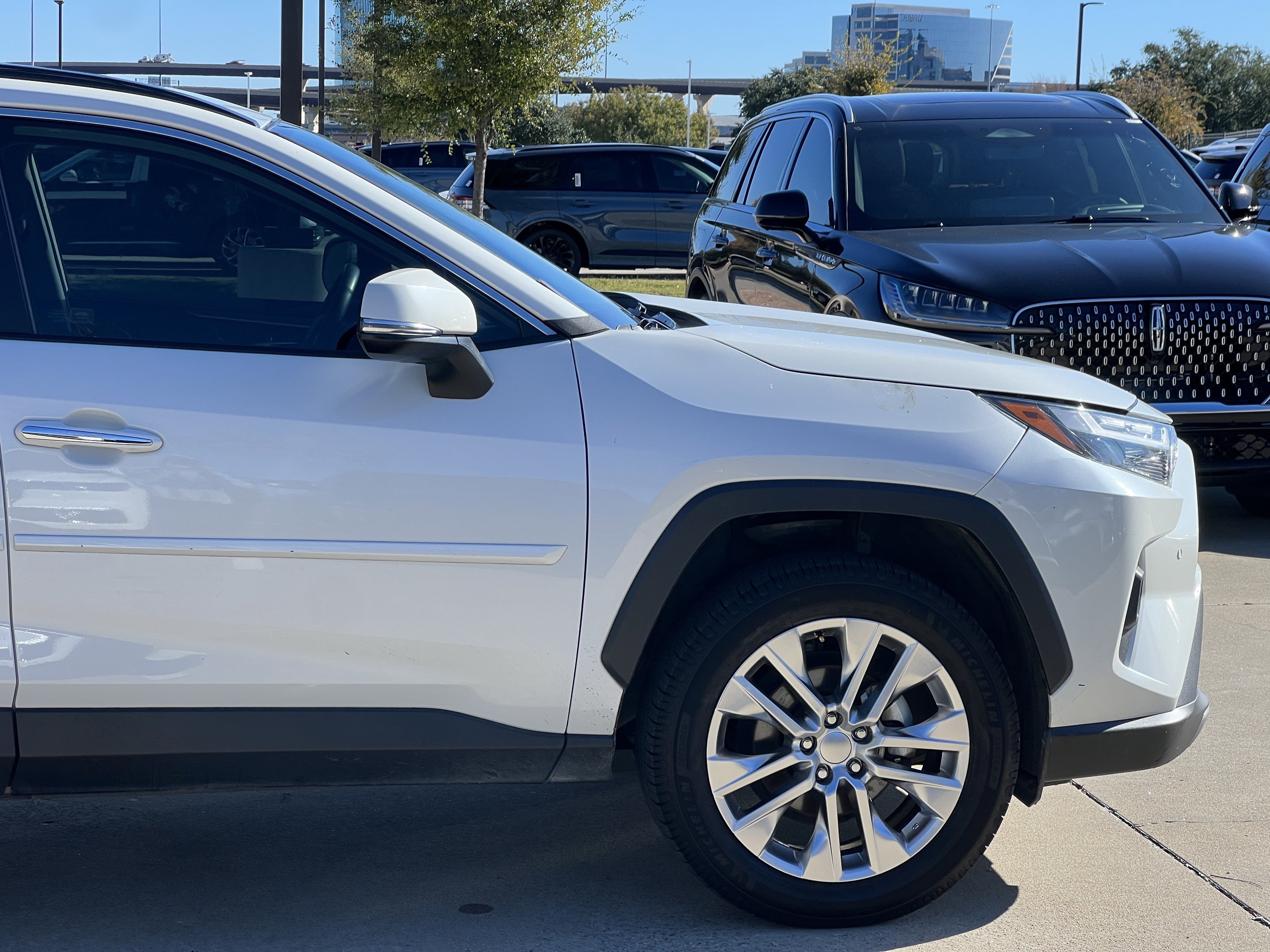 Used 2022 Toyota RAV4 Limited image 12