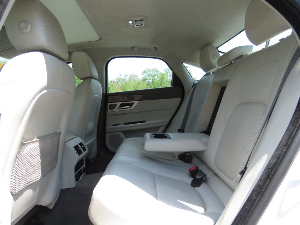 Used 2020 Jaguar XF Prestige AWD/4WD image 20