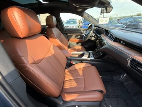 Used 2021 Audi e-tron Prestige w/ Prestige Package AWD/4WD image 23