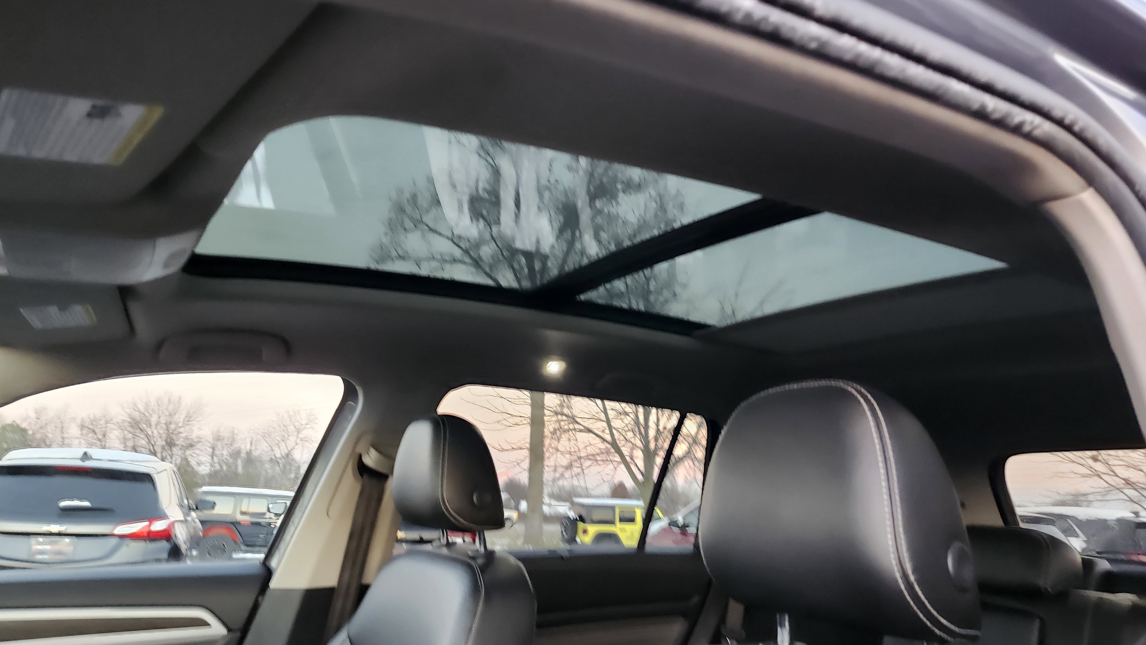 Used 2021 Volkswagen Atlas SE w/ Panoramic Sunroof Package image 2