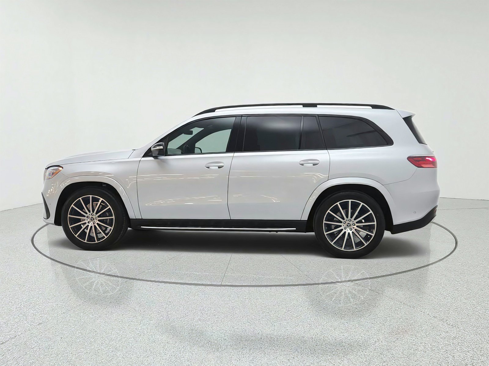 Used 2025 Mercedes-Benz GLS 450 4MATIC w/ AMG Line Exterior image 8
