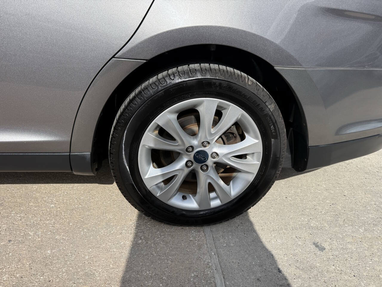 Used 2012 Ford Taurus SEL FWD image 34