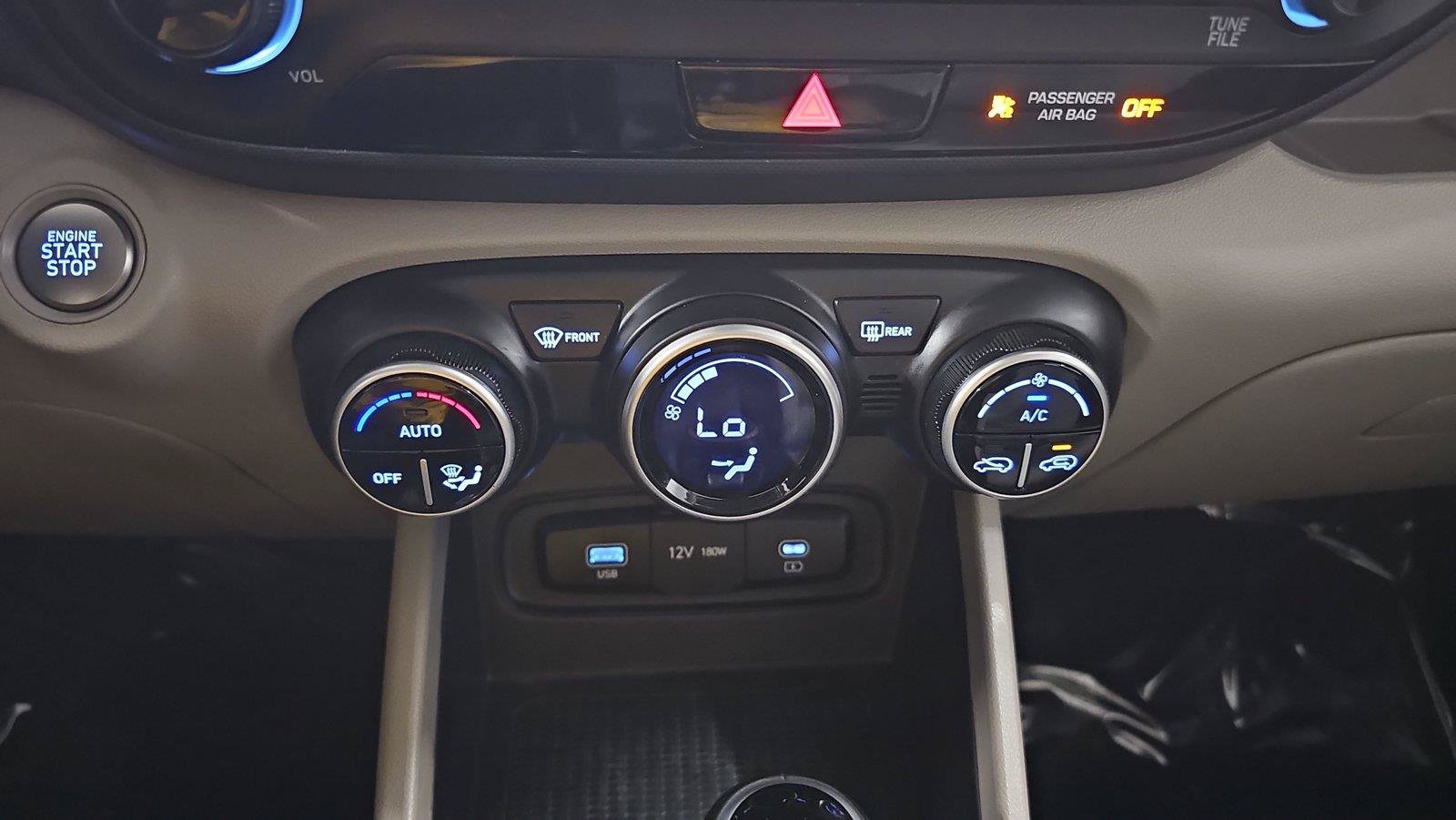 Certified 2025 Hyundai Venue SEL FWD image 18