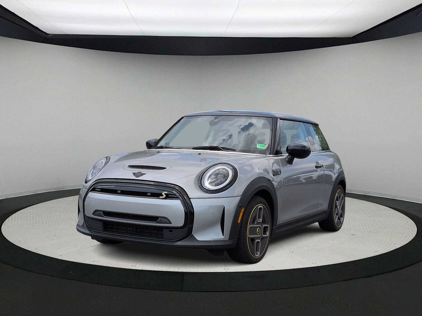 Used 2024 MINI Cooper SE FWD image 4