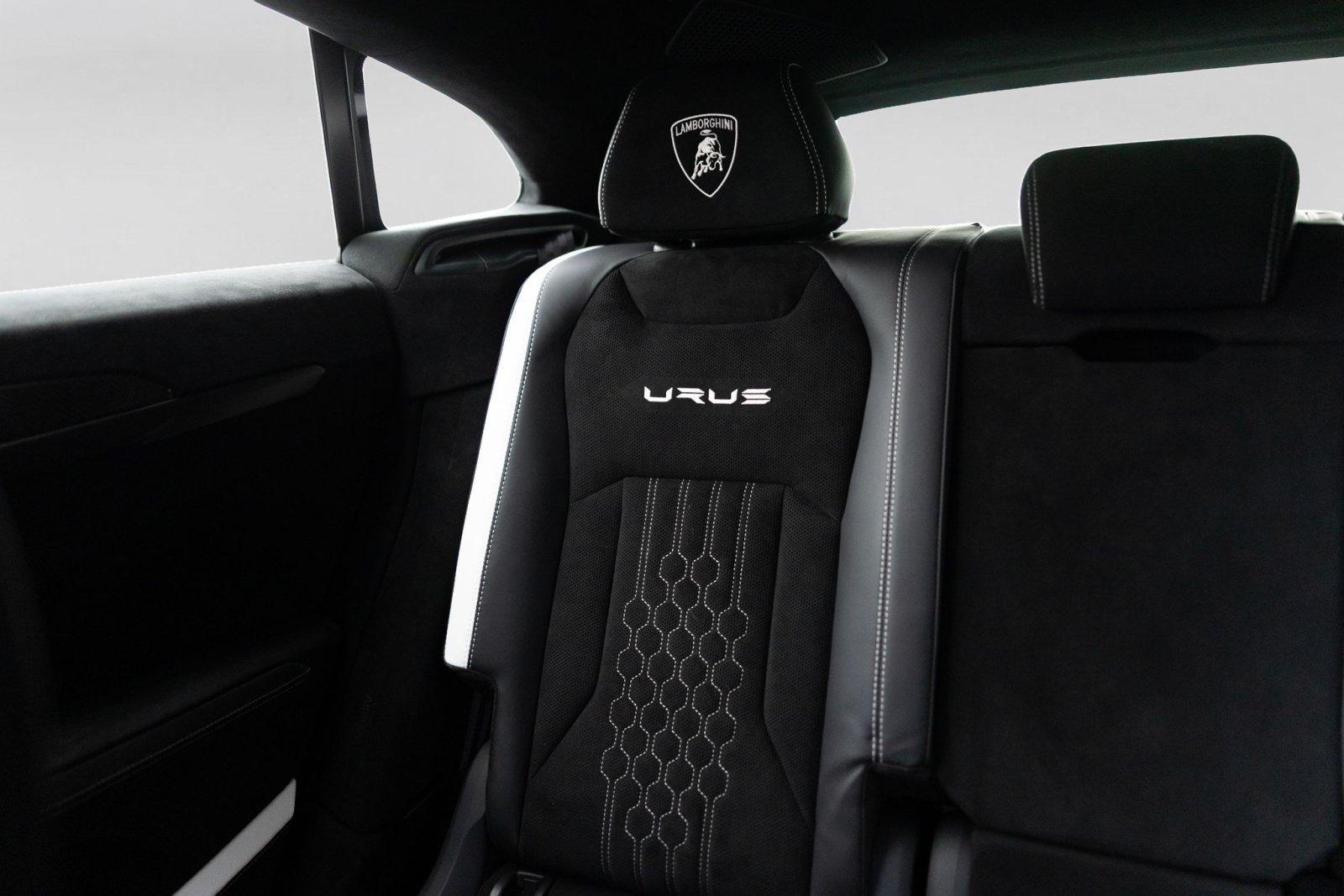 Used 2024 Lamborghini Urus Performante AWD/4WD image 21