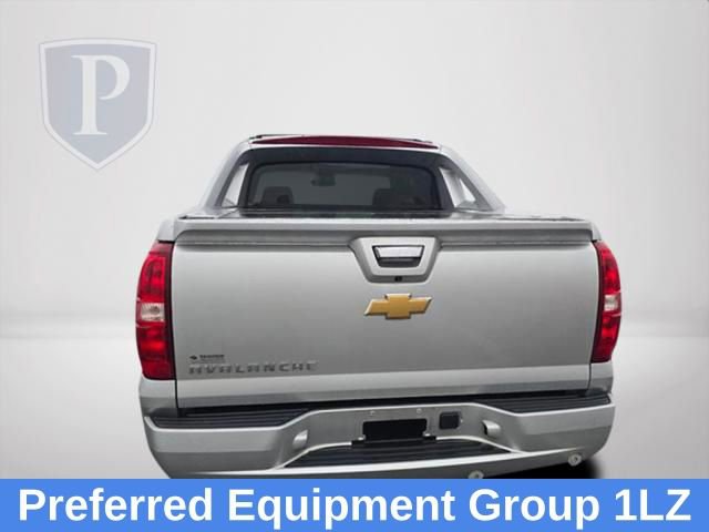 Used 2013 Chevrolet Avalanche LTZ image 7