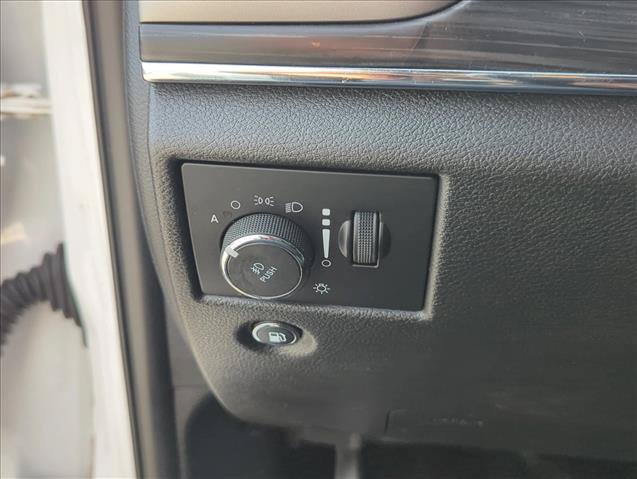 Used 2020 Jeep Grand Cherokee Limited AWD/4WD image 14