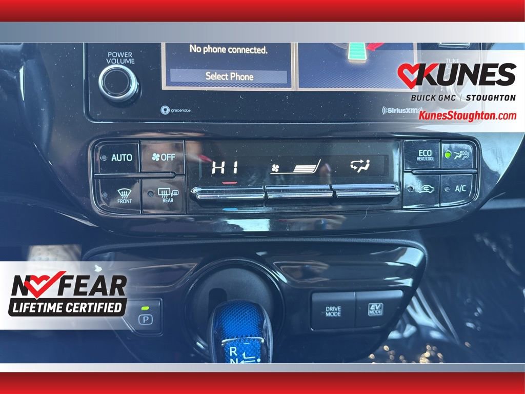 Used 2022 Toyota Prius XLE image 32