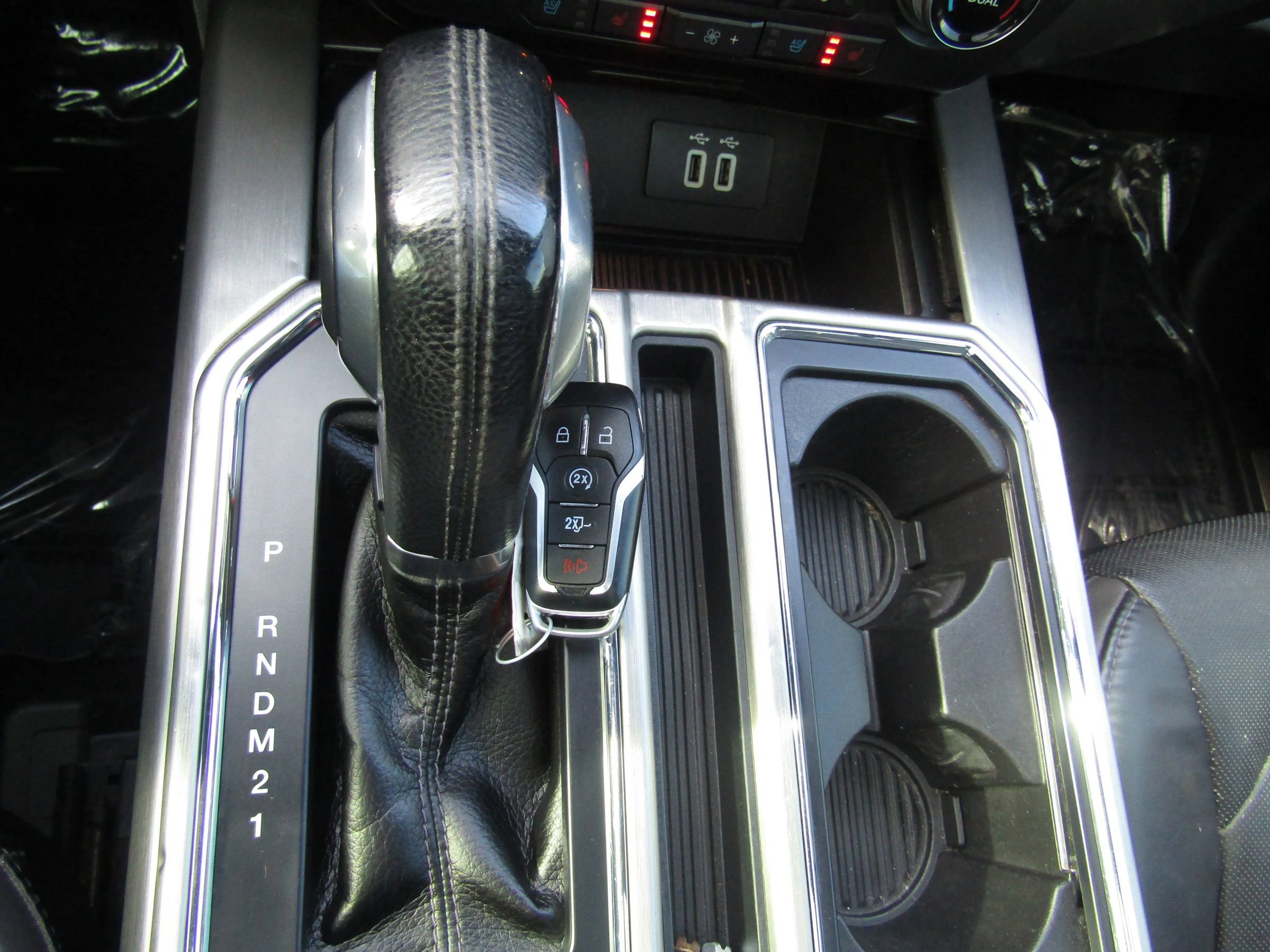 Used 2016 Ford F150 Platinum w/ Equipment Group 701A Luxury image 32