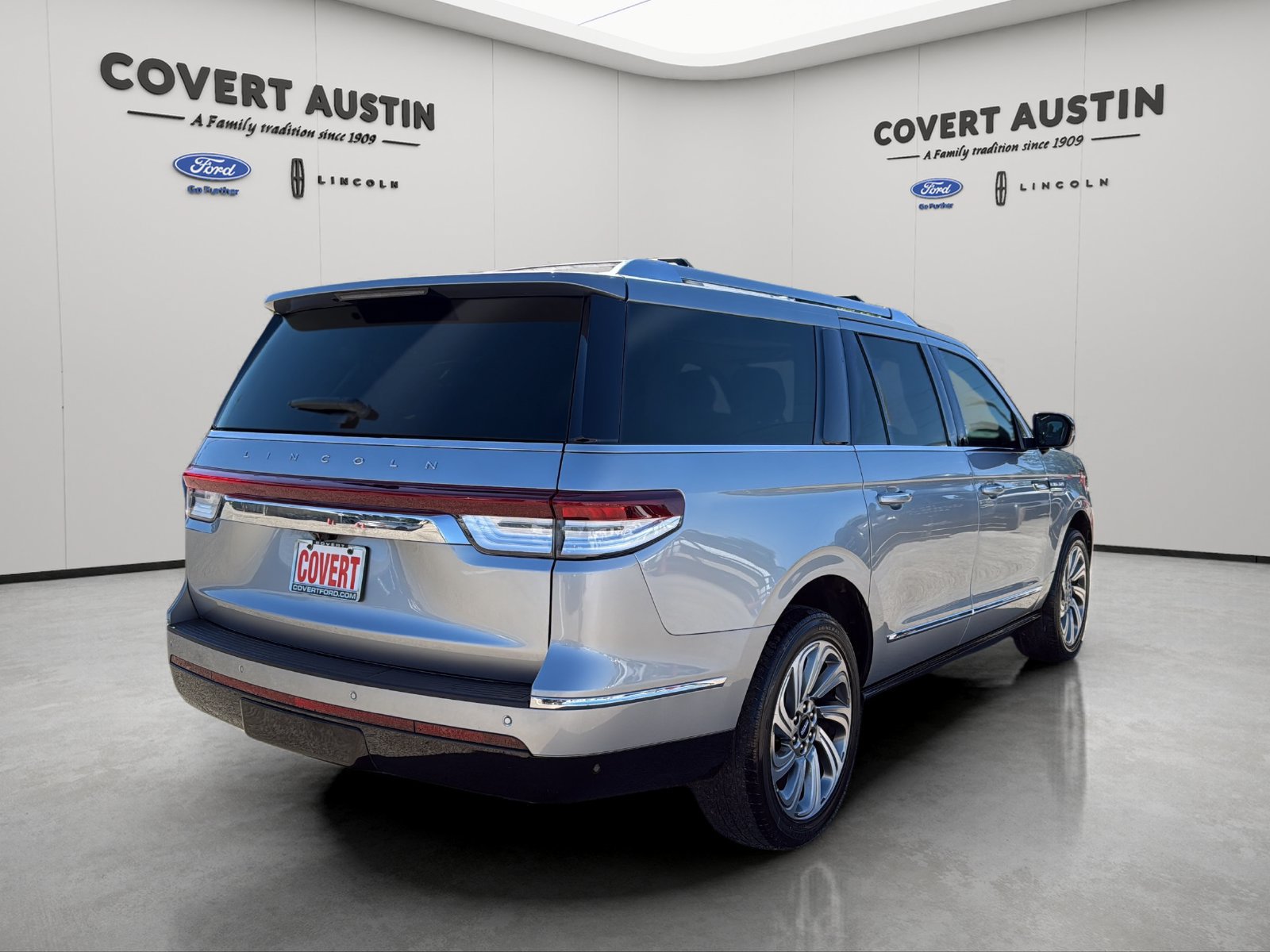 Certified 2023 Lincoln Navigator L Reserve AWD/4WD image 5