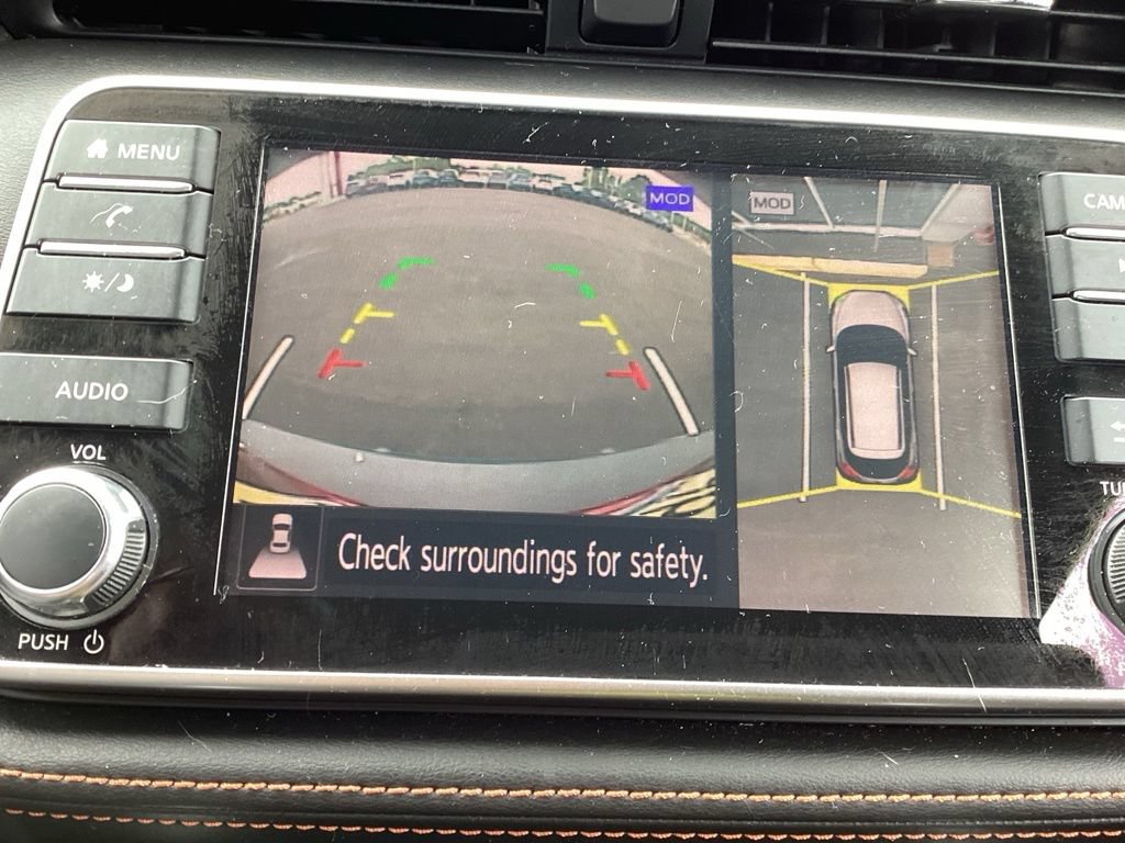 Used 2020 Nissan Kicks SR FWD image 2