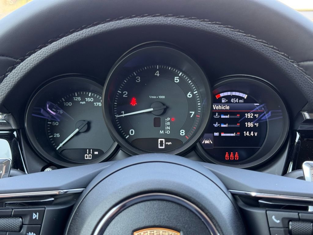 Used 2025 Porsche Macan image 16