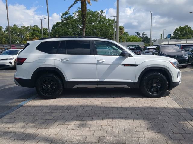 Used 2025 Volkswagen Atlas Peak Edition SE AWD/4WD image 3