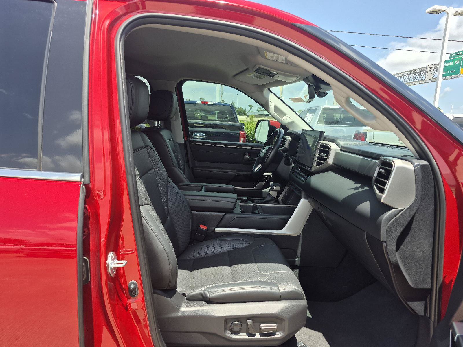 Used 2022 Toyota Tundra Limited w/ Power Package RWD image 11