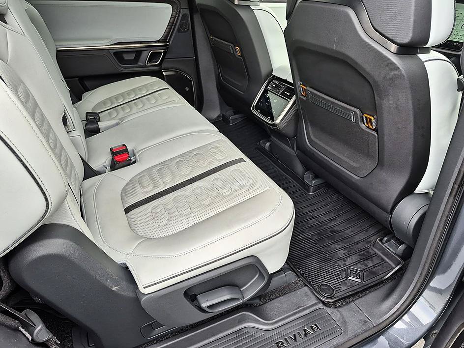 Used 2023 Rivian R1S Launch Edition Quad AWD/4WD image 32