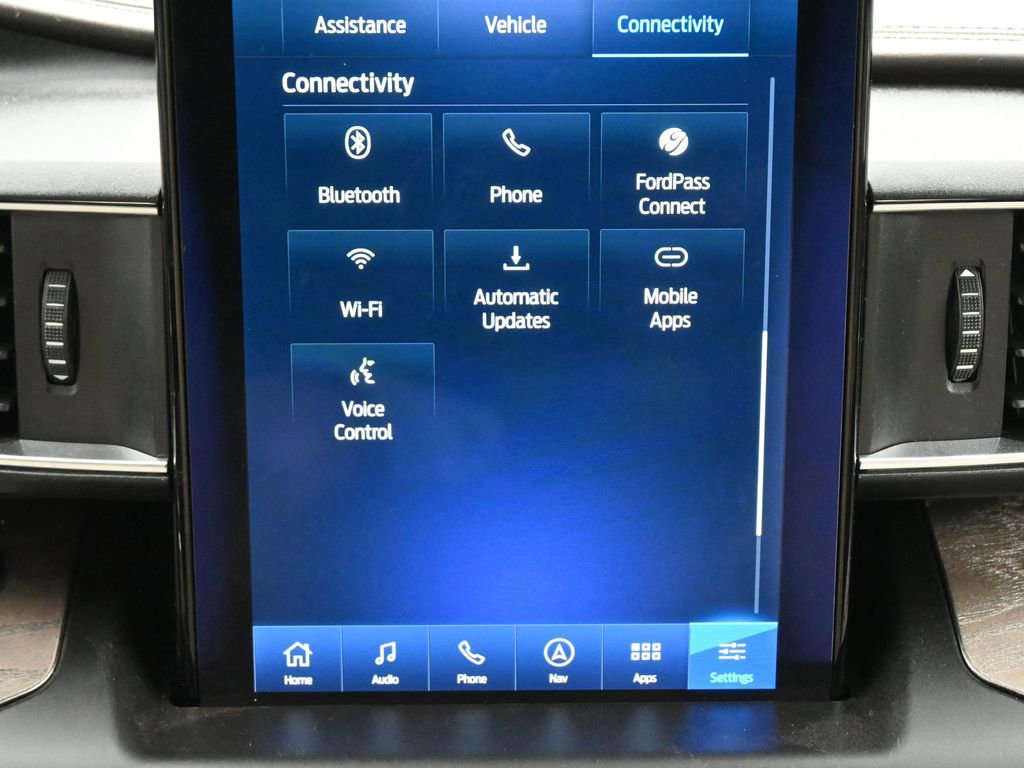 Used 2020 Ford Explorer Platinum w/ Premium Technology Package image 12
