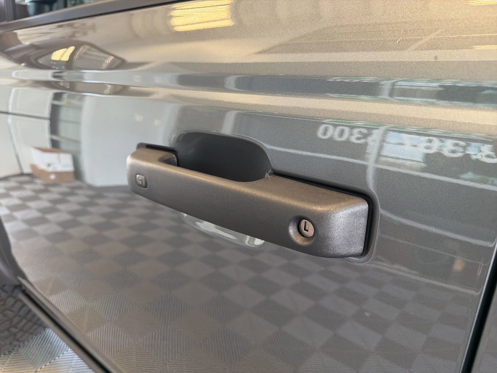 Used 2025 Ford Bronco Badlands image 9