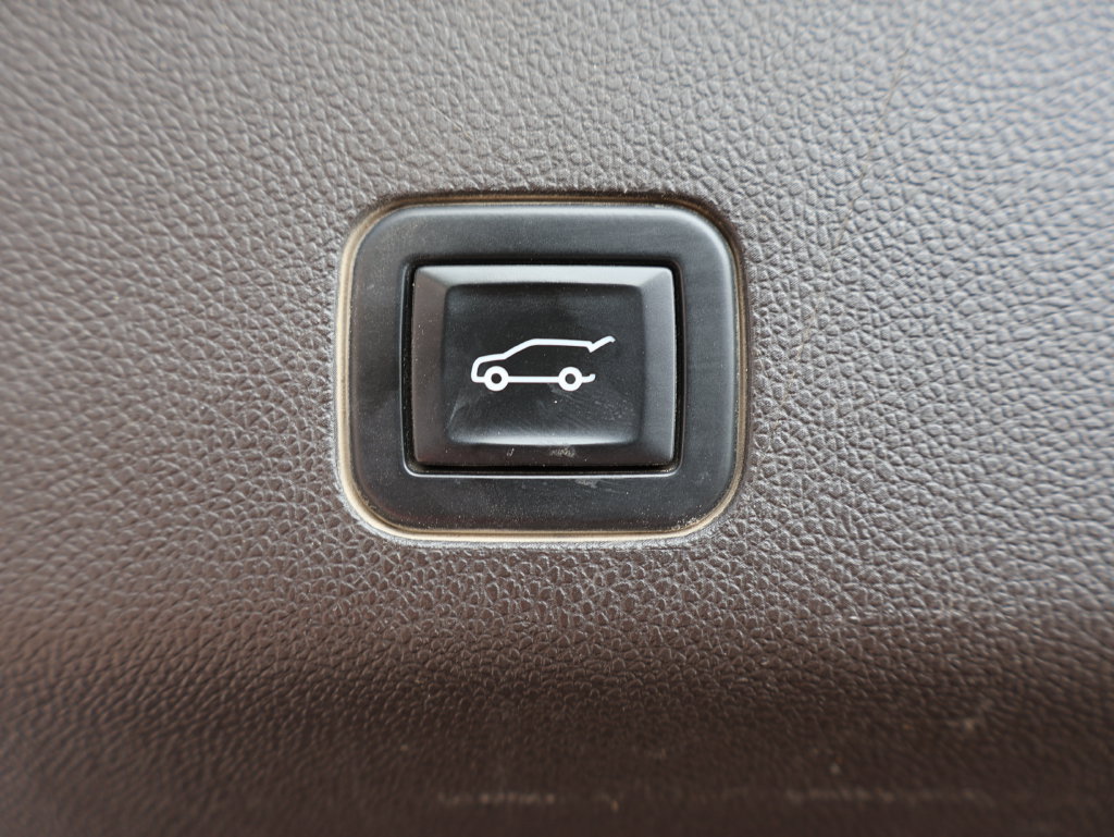 Used 2021 GMC Yukon Denali AWD/4WD image 9