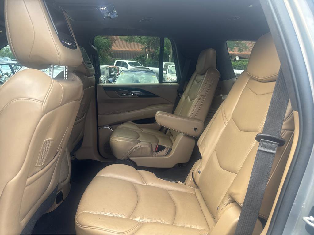 Used 2018 Cadillac Escalade Platinum RWD image 10